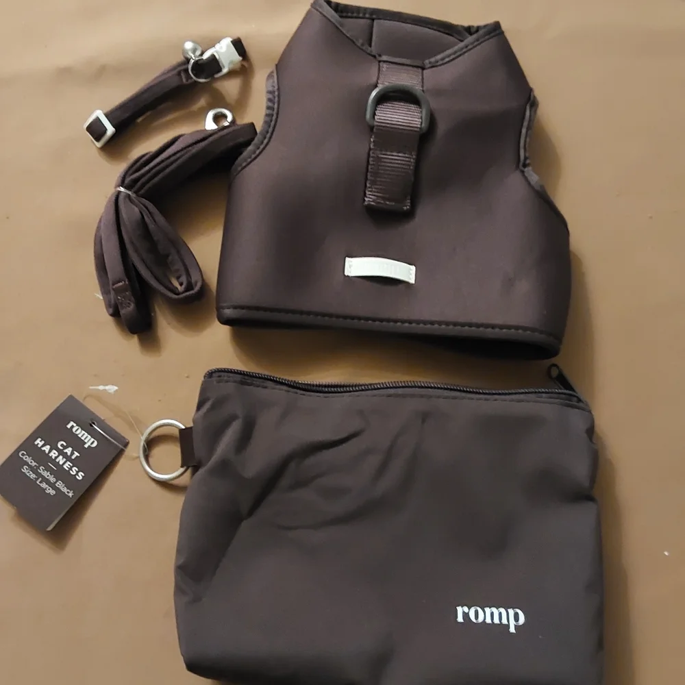 Large brown cat harness,collar and leash (7)